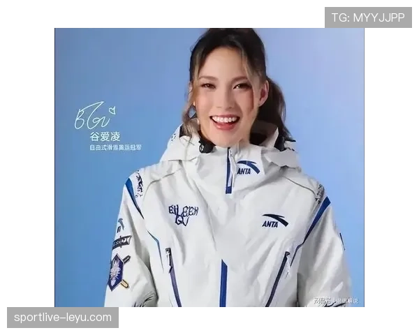 谷爱凌拿着名牌包啃街边烤串的图，反差太上头，像在看明星真人秀